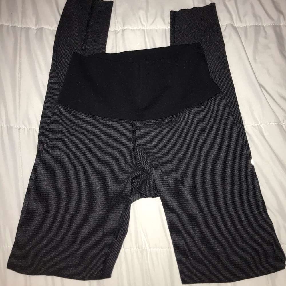 grey and black lululemon leggings